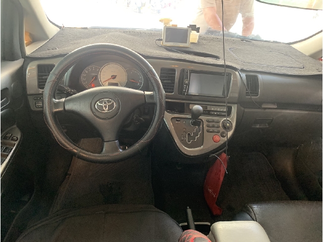 Toyota Wish fotoğraf 12