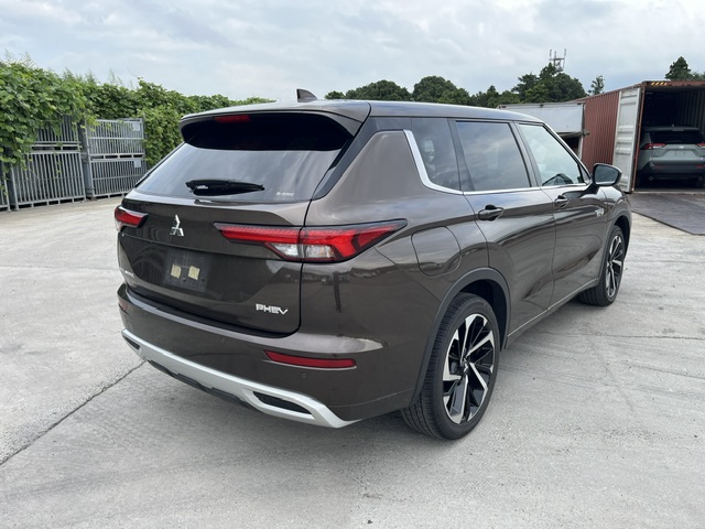 Mitsubishi Outlander PHEV fotoğraf 4
