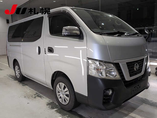 Nissan NV350 Caravan Van fotoğraf 3