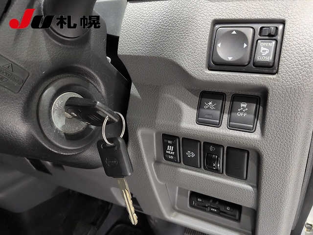 Nissan NV350 Caravan Van fotoğraf 6