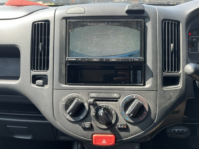 Nissan AD Van photo 8
