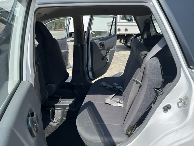Nissan AD Van photo 14