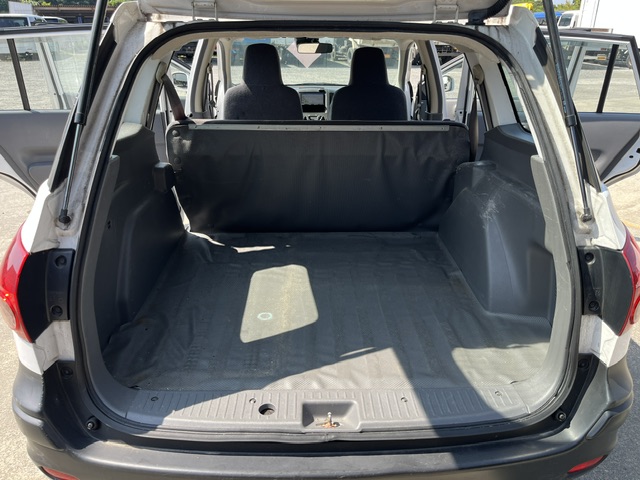 Nissan AD Van photo 15