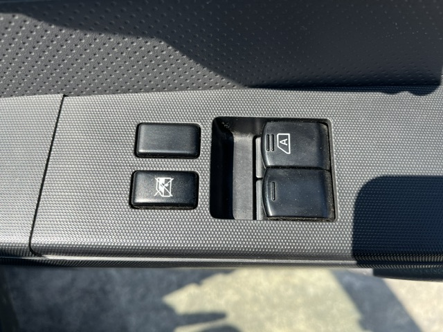 Nissan AD Van photo 12
