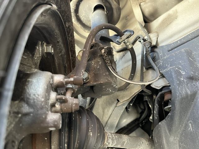Nissan AD Van photo 25