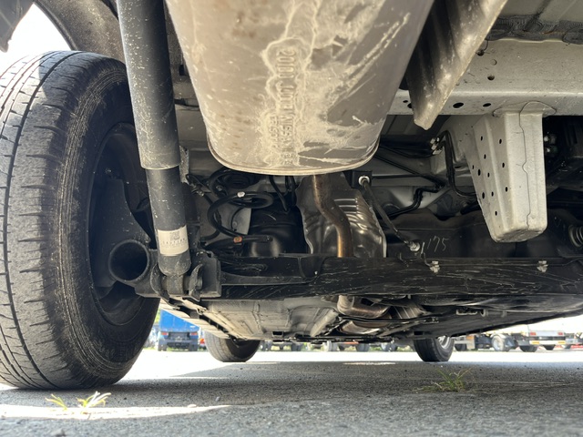 Nissan AD Van photo 27