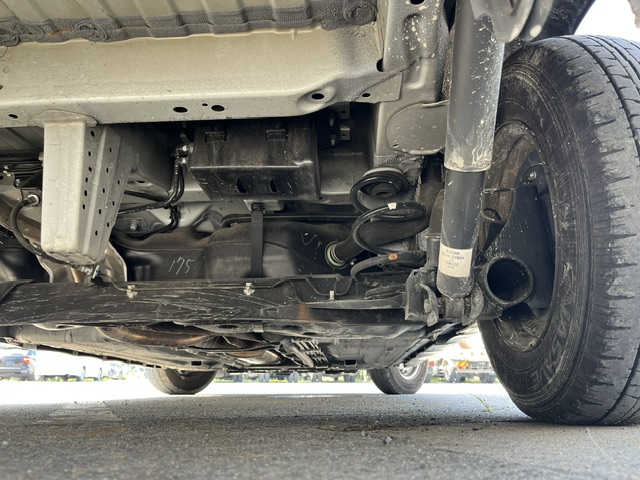 Nissan AD Van photo 28