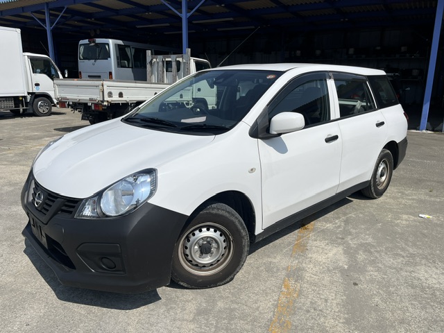 Nissan AD Van photo 3