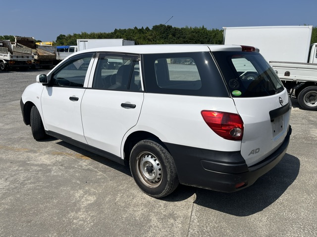 Nissan AD Van photo 4