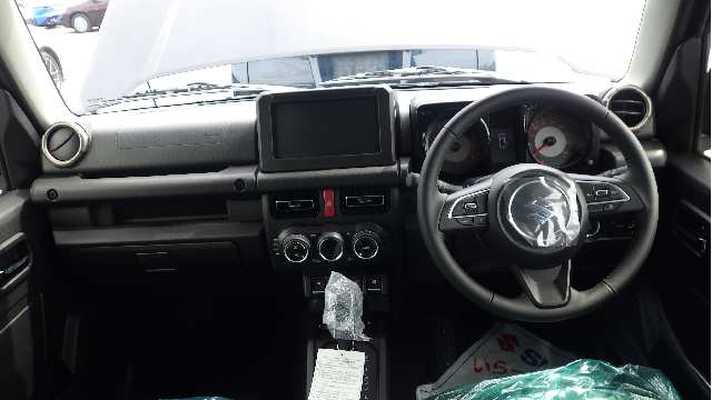 Suzuki Jimny Nomade fotoğraf 5