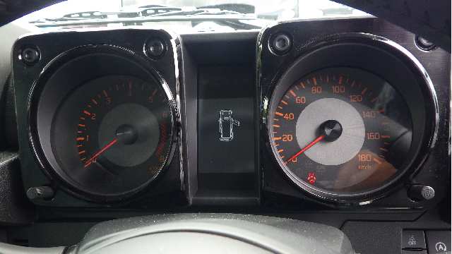 Suzuki Jimny Nomade fotoğraf 8