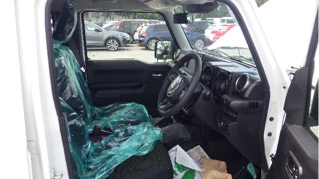 Suzuki Jimny Nomade fotoğraf 8