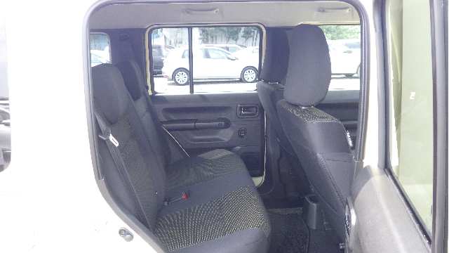 Suzuki Jimny Nomade fotoğraf 8