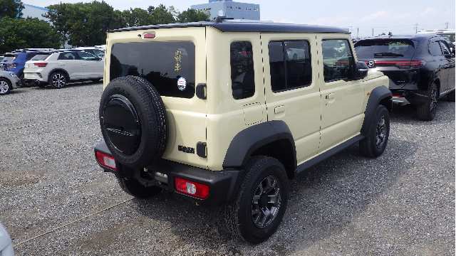 Suzuki Jimny Nomade fotoğraf 3