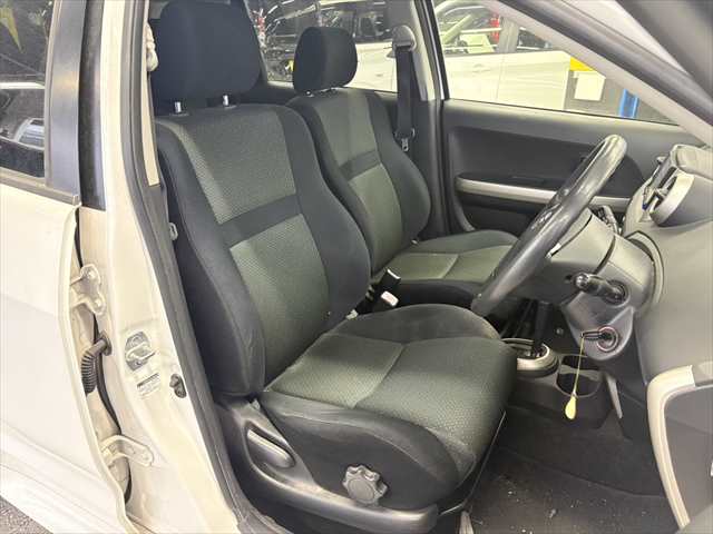 Toyota Ist fotoğraf 15