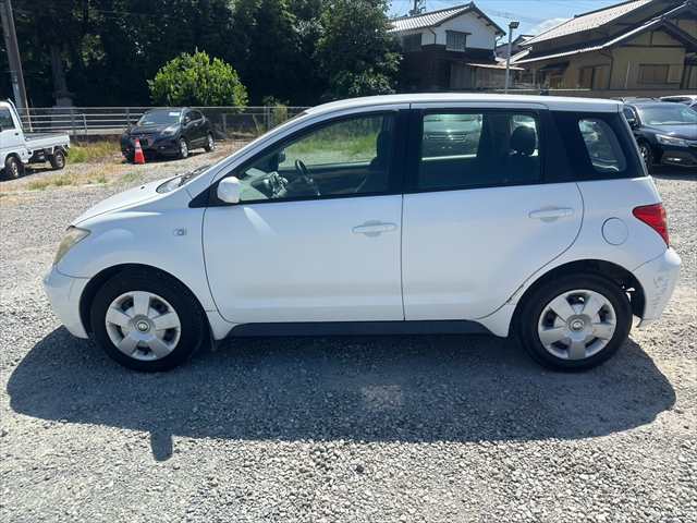 Toyota Ist photo 6