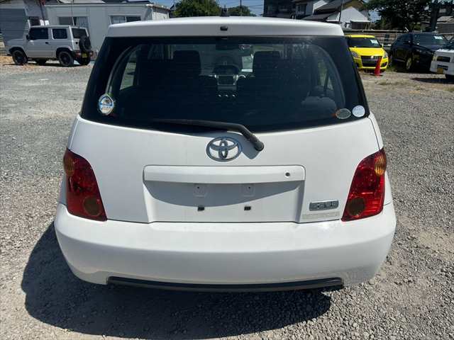Toyota Ist photo 8
