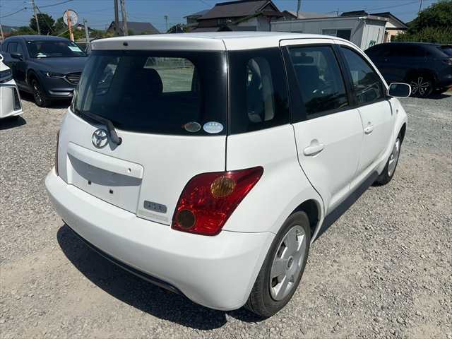 Toyota Ist photo 4