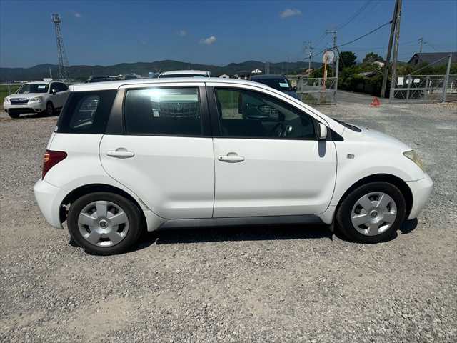 Toyota Ist photo 5