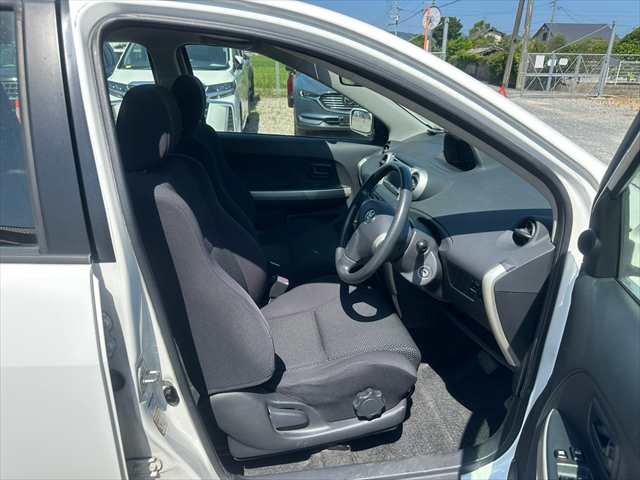 Toyota Ist photo 18
