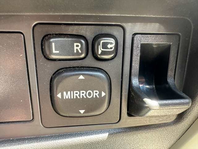 Toyota Ist photo 16