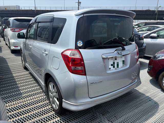 Toyota Ractis fotoğraf 2