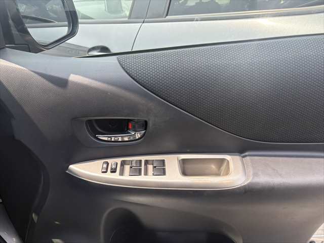 Toyota Ractis fotoğraf 13