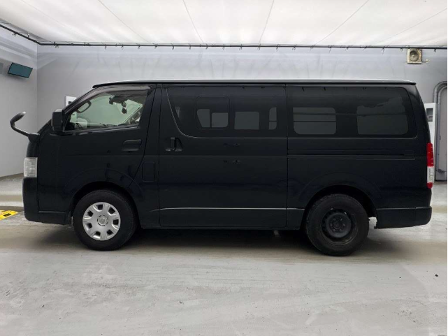 Toyota Hiace Van fotoğraf 2