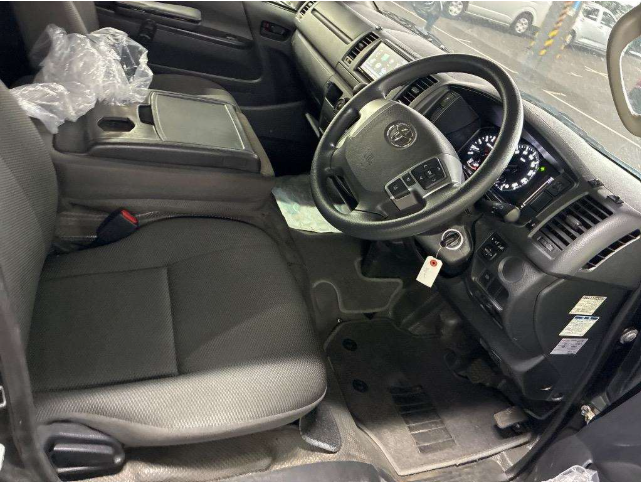 Toyota Hiace Van fotoğraf 13