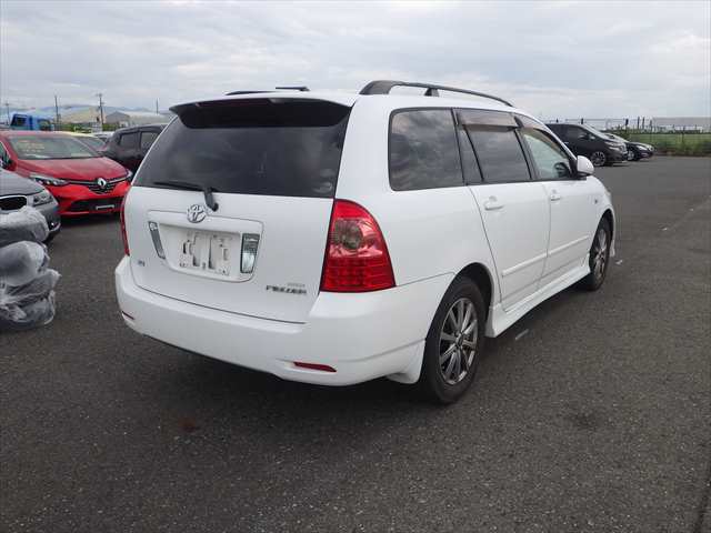 Toyota Corolla Fielder fotoğraf 4