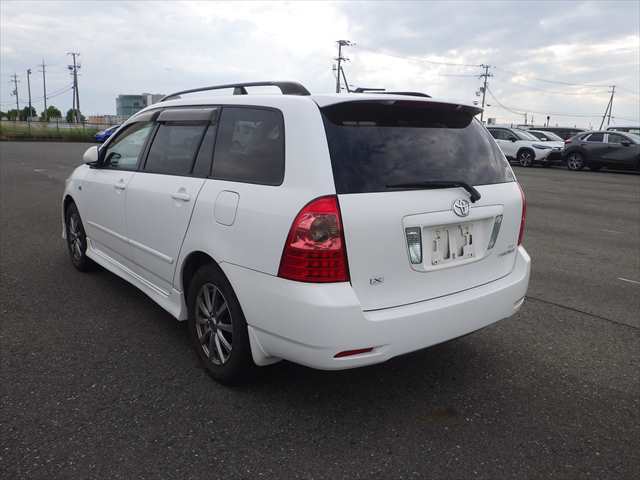 Toyota Corolla Fielder fotoğraf 2