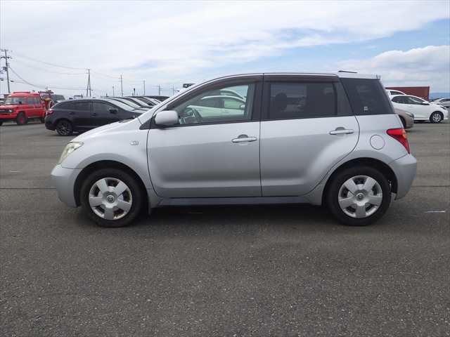 Toyota Ist photo 8