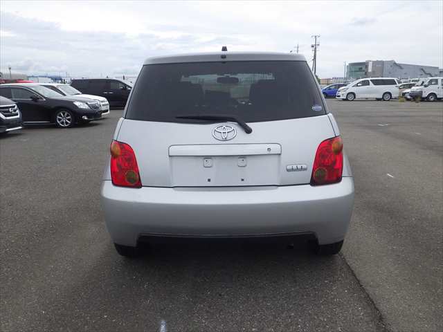 Toyota Ist photo 6