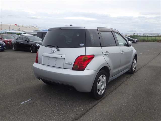 Toyota Ist photo 4