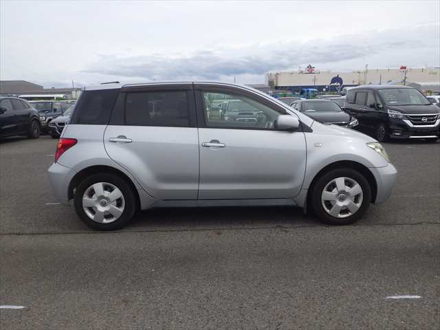 Toyota Ist photo 7