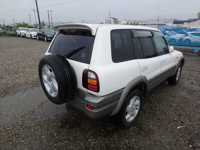 Toyota RAV4 photo 4