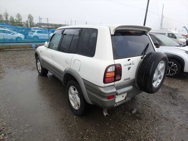 Toyota RAV4 photo 2
