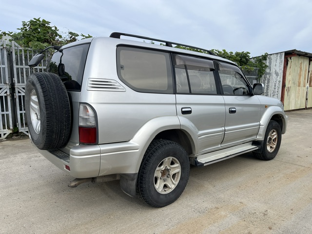 Toyota Land Cruiser Prado photo 4