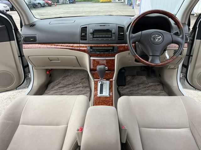 Toyota Premio fotoğraf 17