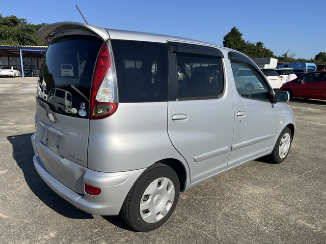 Toyota Funcargo fotoğraf 4