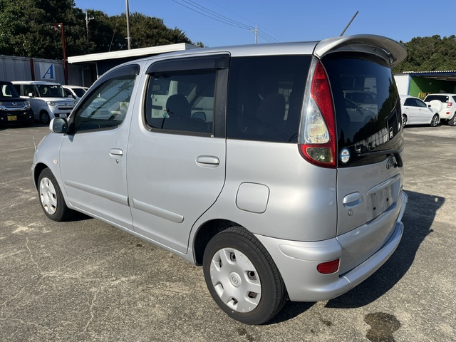 Toyota Funcargo fotoğraf 2