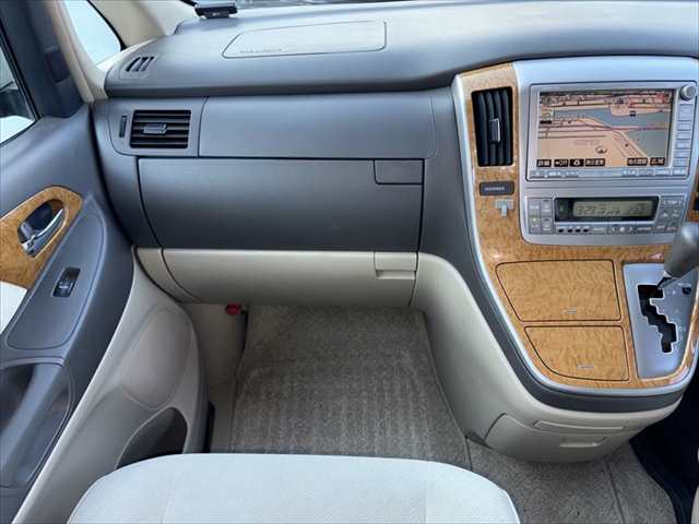 Toyota Alphard fotoğraf 8