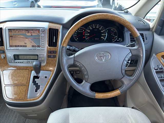 Toyota Alphard fotoğraf 7
