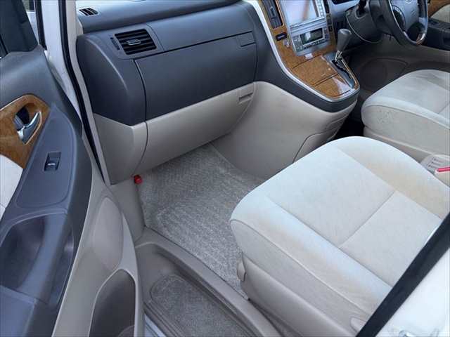 Toyota Alphard fotoğraf 14