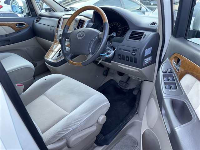 Toyota Alphard fotoğraf 11