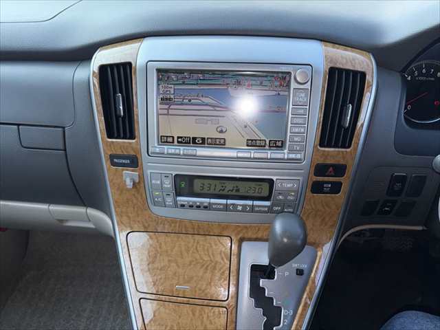 Toyota Alphard fotoğraf 9