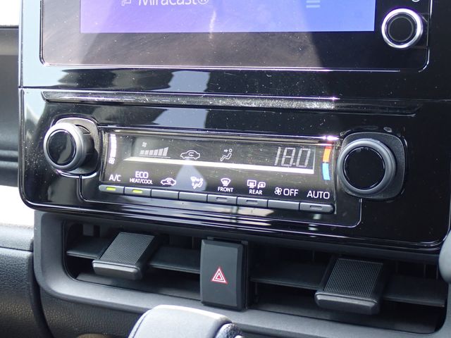Toyota Sienta fotoğraf 8