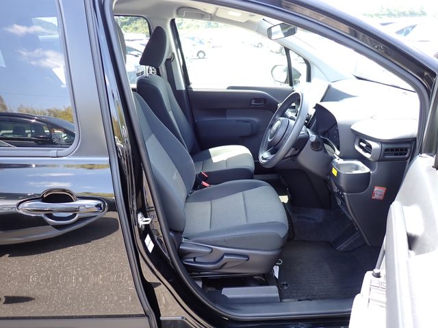 Toyota Sienta fotoğraf 13