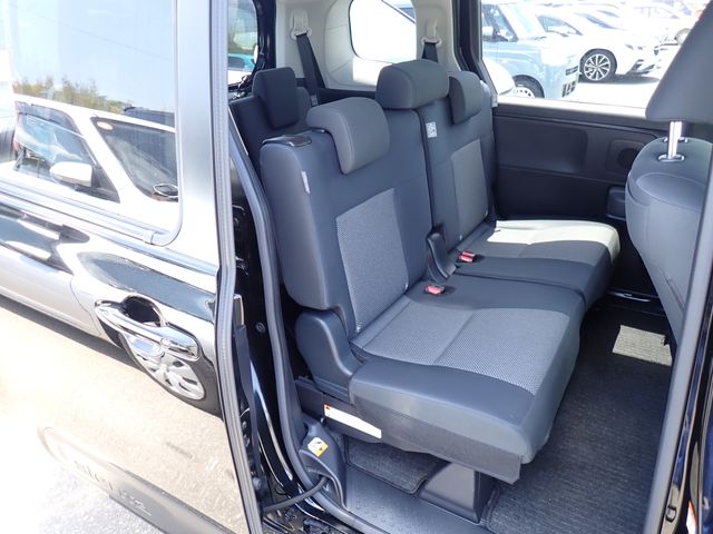 Toyota Sienta fotoğraf 14