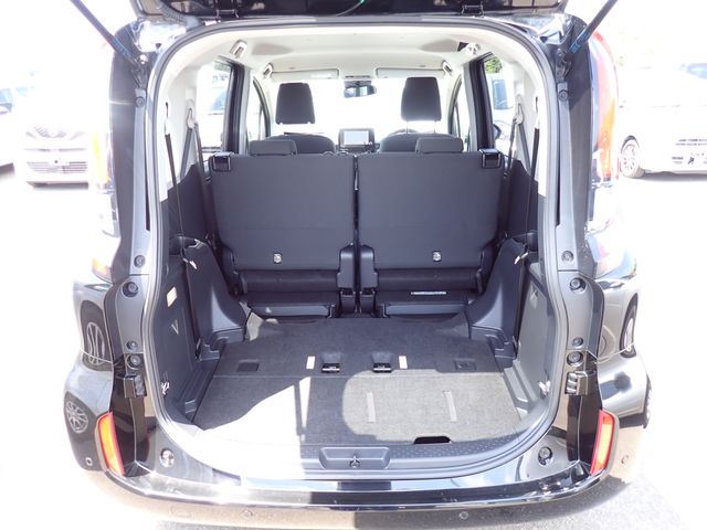 Toyota Sienta fotoğraf 16